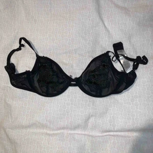  - Bh från nakd säljes på grund av fel storlek, aldrig använd enbart tvättad. Storlek 70c. Fraktar eller möts i Göteborg⚡️