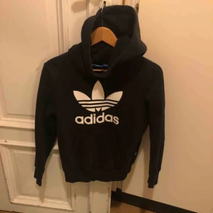  - Adidas hoodie - Urtvättad - Kan hämtas i Uppsala eller skickas mot fraktkostnad 