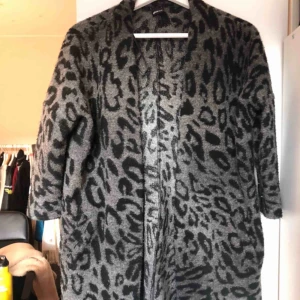  - Jacka från gina tricot, i tunnare material perfekt för våren! 