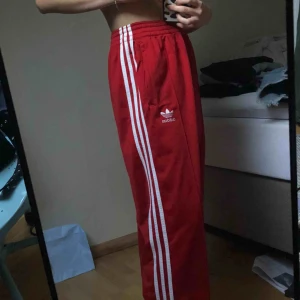  - Köpte dessa i en vintage butik i köpenhamn men har ej använt tyvärr så säljer. Dem funkar för Xs-M och är extremt bekväma, om ni har frågor så PM