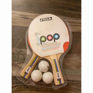  - 🌸2 st pingisracket med tre bollar, helt nytt bara öppnat förpackningen och kollat på de.❣️
