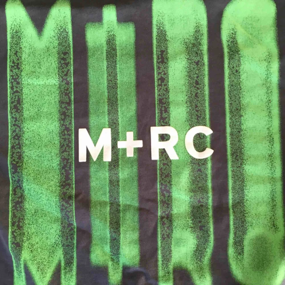 M+RC Noir långärmad t-shirt i två lager. Bra skick och sällan använd.. T-shirts.