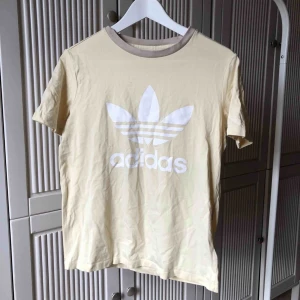  - Tshirt från adidas! 