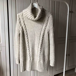  - Jätte fin stickad tröja från H&M, riktigt varm! 