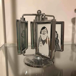  - En jättefin bild dekoration, den är en karusell med olika bilder i som du själv bestämmer. Det får plats bilder på båda sidorna