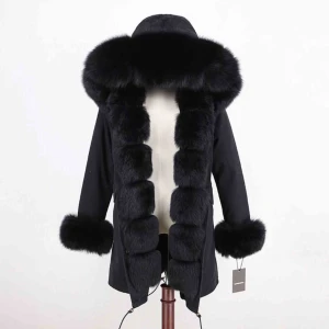  - Säljer min Fatima Parkas jacka som är i storlek S. Köpte den 28 december och har bara haft på mig den en gång. Den har päls i jackan och utanför väldigt bra kvalitet och varm! 