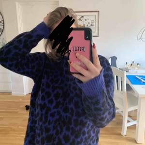 Lila leopardmönstrad tröja från en av NA-KD. Frakt tillkommer🥰