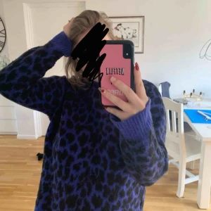  - Lila leopardmönstrad tröja från en av NA-KD. Frakt tillkommer🥰