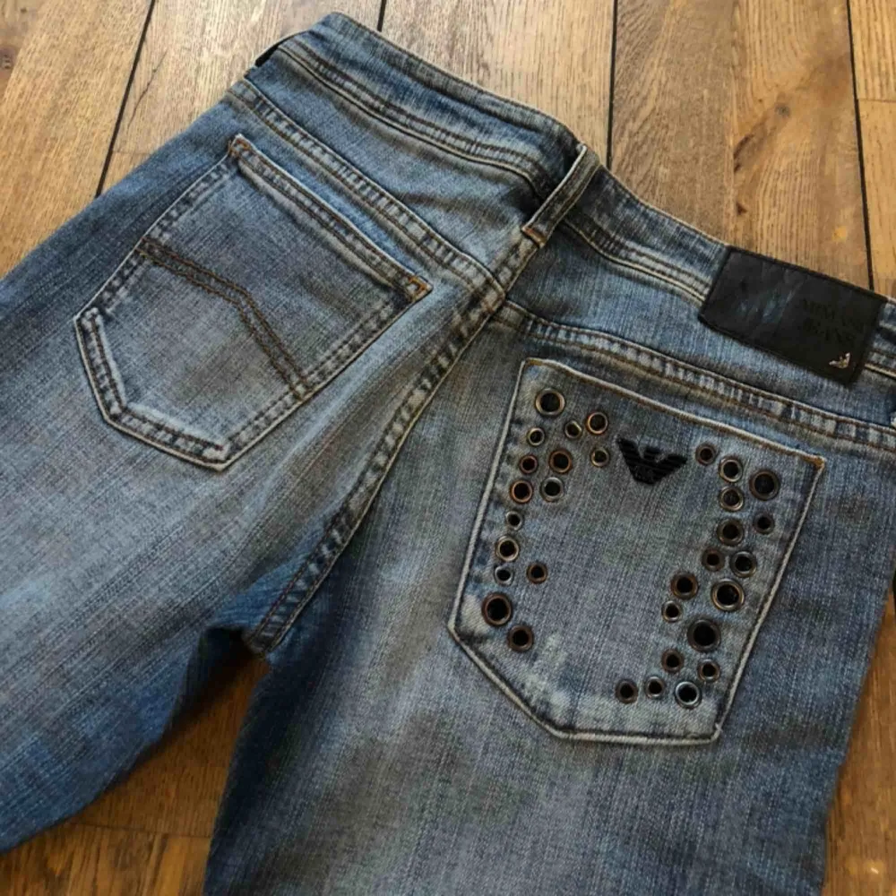 Jätte snygga jeans ifrån Armani! Raka i modellen! 🥰. Jeans & Byxor.