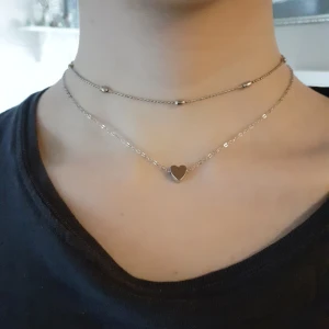 Silver dubbelchoker/halsband - Dubbelhalsband-justerbart(choker elr halsband). De två halsbanden/delarna går att bära separata också👍Material: Alloy Märke: 17KMJewelry♡Frakt: 11:-