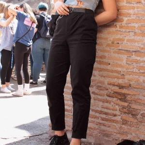  - ASOS TALL HÖGMIDJADE CHINOS !! Gjorda av bomullstwill.  SUPERbekväma och snygga men tyvärr för stora för mig nu och därför måste dom säljas ... Jag är 180 cm lång men dom går att vikas.  Kan skickas mot kostnad eller mötas upp i Lund/Malmö