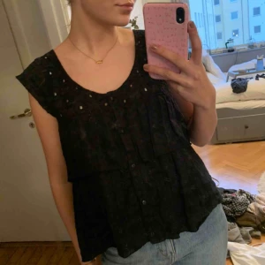  - Sötaste toppen från vero Moda med massa söta detaljer. Priset är exklusive frakt. 