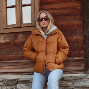  - Dunjacka. Sparsamt använd från NA-Kd. Frakt tillkommer 63kr spårbart 