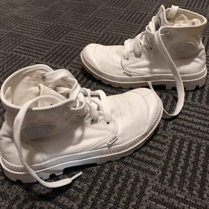  - vita Palladium i fint skick! Frakt tillkommer✨