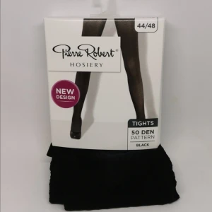 Pierre Robert : 44/48 : 50 den - 1 par svarta tights/strumpbyxor med små diamanter/rutor. Storlek 44-48 i 50 denier. Material är 92% Polyamid och 8% Elastan. Gillar du ej dessa tights så har jag några till ute! Är priset för dyrt? Kom med bud!