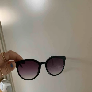  - Säljer mina solglasögon då de inte kommer till användning längre.. frakt står för köparen!💗