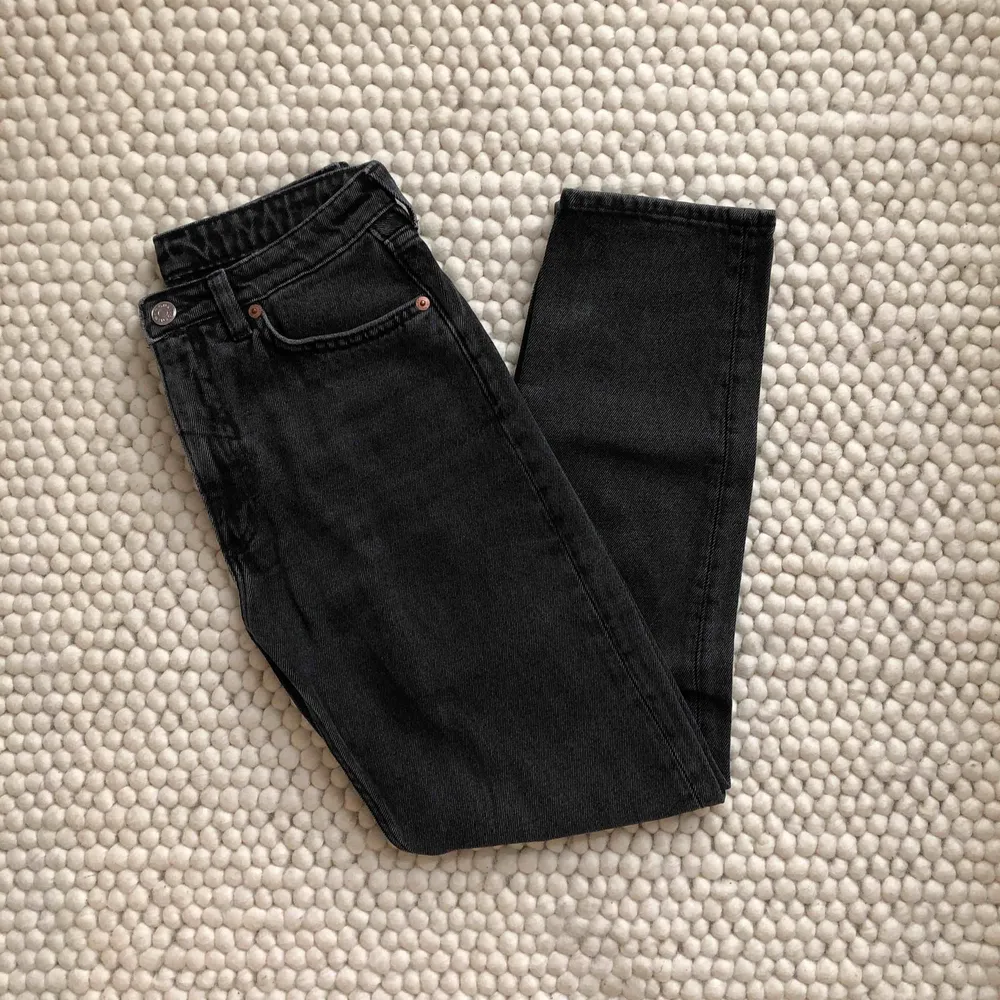 Monnki-jeans i modellen Kimomo. I storlek 27!. Jeans & Byxor.