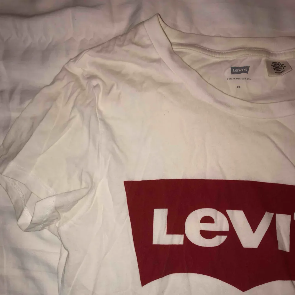 Levis t-shirt, köparen står för frakten. Stryker den innan jag fraktar 😊. T-shirts.