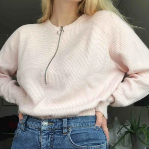  - Världens gosigaste tröja från Carin Wester!! Använd några gånger men i fint skick! Köpare står för frakt💖