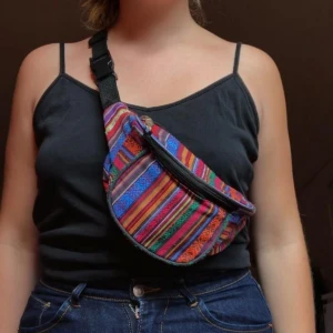  - Säljer denna magväskan med mönster på! ❤