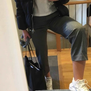  - Frakt ingår! Mina snyggaste kostymbyxor-ish har jag blivit på gränsen för lång för (1.73):( De är i väldigt gott skick!! 