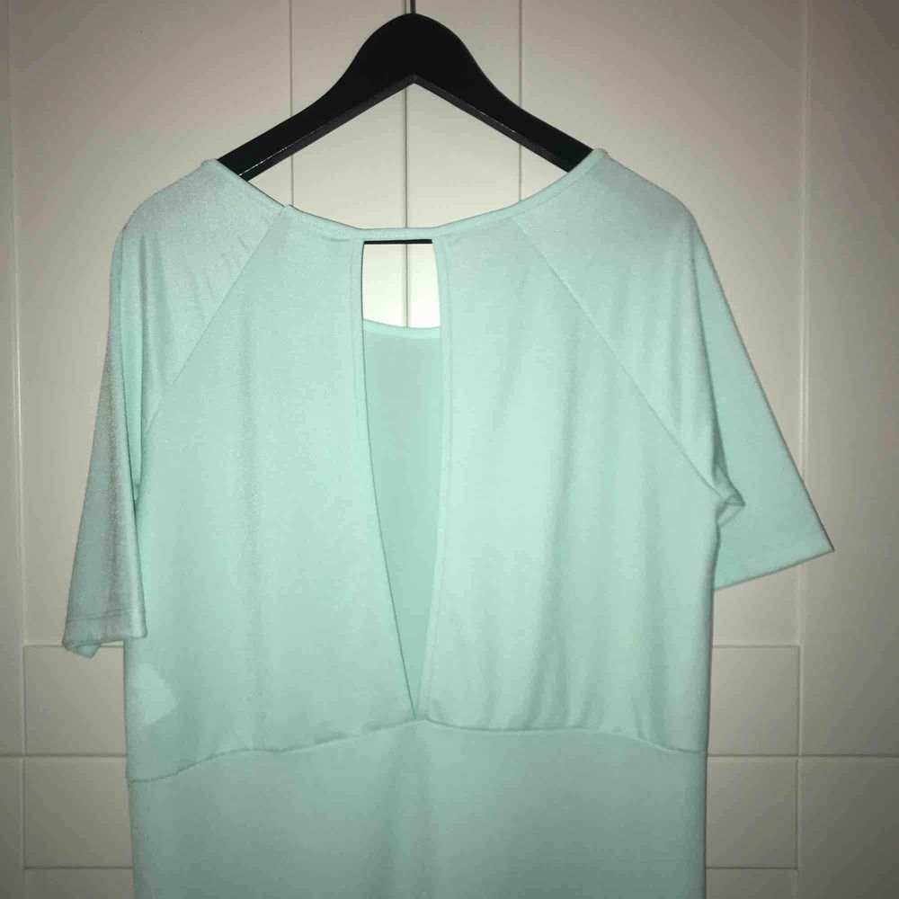 Mintgrön/ljusblå oversized klänning från Vero Moda, sparsamt använd så superbra i skicket!. Klänningar.