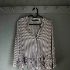  - Tröja från Zara, aldrig använd. Köparen står för frakt📪📪