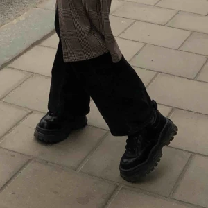  - Säljer mina älskade eytys då de inte kommer så mycket till användning längre :( nypris var 2800kr  Låda och dust bag med kommer💕 Finna i Falun men kan annars skickas mot fraktkostnad!Frakten ligger på ca 140kr  