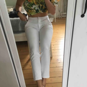  - Vita kostymbyxor från Carlings! Sitter sååå bra på kroppen (speciellt i rumpan) men kommer aldrig till användning 💫