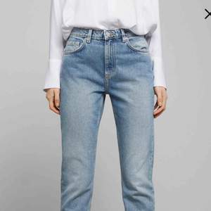 Weekday jeans i modellen Seattle (knappt använda). Köpta här på Plick men passade inte mig. Frakt tillkommer alt träffas i Malmö 