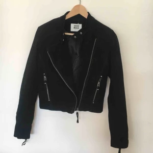  - Snygg mockajacka i bra skick! Kan mötas i Uppsala eller skicka mot fraktavgift. 