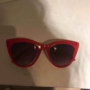  - Snygga solglasögon använt 5 ggr bra skick, från hm 