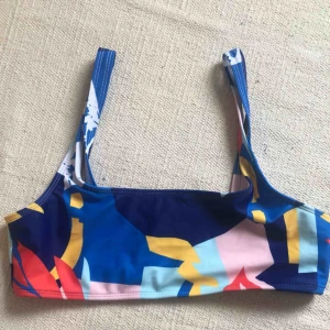  - Bikini från Shein. Aldrig använd. Säljer då den är för liten. Skulle säga att den är som en small