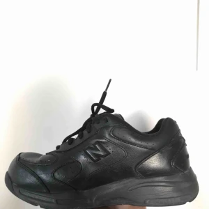  - Snygga New Balance skor i storlek 38🌸🌼 Köpare betalar frakt! Vintage med ganska hård sula men de går att ta ut om det skulle vara ett problem! Säljer på grund av för små!🌸🌼