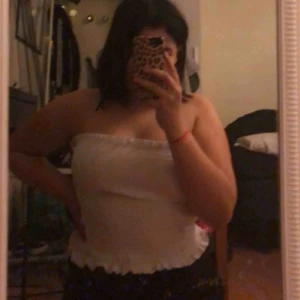  - Ganska stretchig så passar Large. jätte fin