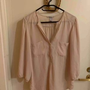  - Blus från H&M, fint skick! 