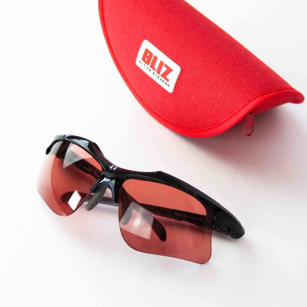 Bliz active sports rimless sunglasses in red Measurements: Frame: 19 cm width: 5 cm temple: 11 cm Free shipping. Accessoarer.