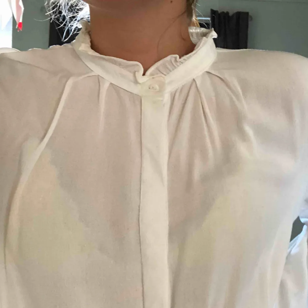 Jätte fin blus/skjorta från Jaqueline de Young. Inköpt i våras för 500 och har bara använt EN gång, på bröllop 🙄. Toppar.