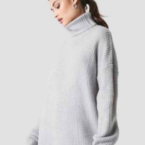  - Grå stickad klänning från boohoo. Säljer pga ej min stil. Köpare står för frakt