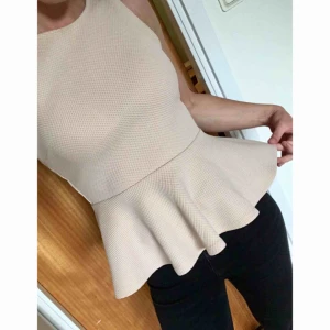 Puderrosa topp H&M - Puderrosa topp från hm. Knappt använd.   Frakt: 44 kr
