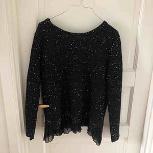  - Tröja med glitter o paljetter från Ester Elenora. Frakt tillkommer.