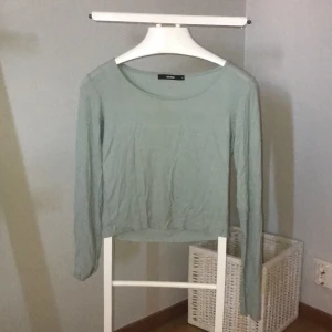 Kortare topp stl M - Använd endast 2 gånger, väldigt fint skick