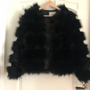 Jacka fakepäls - Fin jacka från affingoshop onesize 300:-