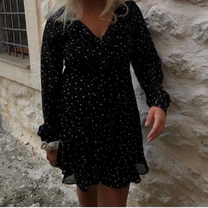 Stjärn klänning  - Super fin stjärn klänning i bra skick från Shein 