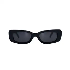 Knappt använda shevoke solglasögon ”norm”,nypris 126$, super kvalite och stört snygga! 