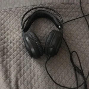 Hörlurar  - Helt nya jag har ps4 men den funkar inte där för det är till data pc 