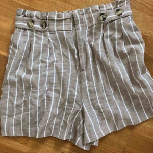  - Shorts i Stl m Från Gina tricot  Oanvända!