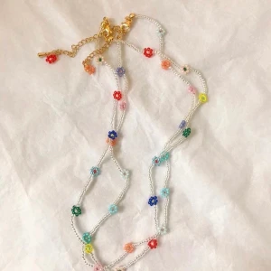 Handgjorda smycken  - Säljer jättefina handgjorda smycken. Kontakta mig för egen beställning🦋