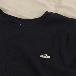 Fin och knappt använd adidas tshirt!!