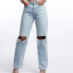 GINA TRICOT JEANS - Tänkte kolla intresset på dessa Gina jeans som är slutsålda på hemsidan. Strl 36. Använda 1 gång. Budgivning om många är intresserade (högsta bud än så länge: 900kr + frakt) 